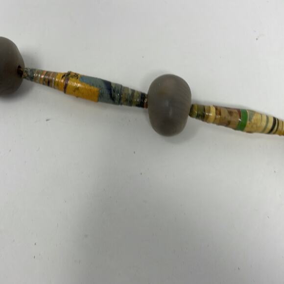 Paper mache long beaded necklace - Picture 6 of 6